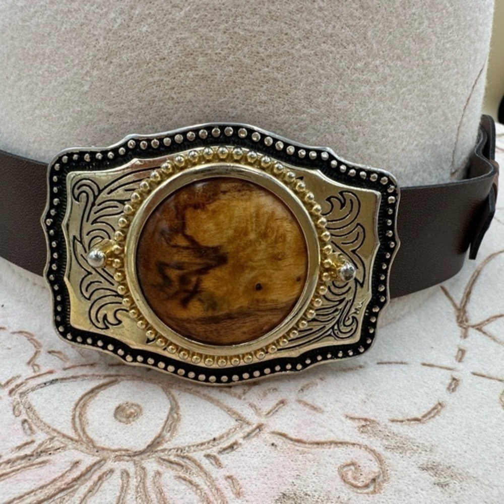 Oregon myrtle wood belt buckle.